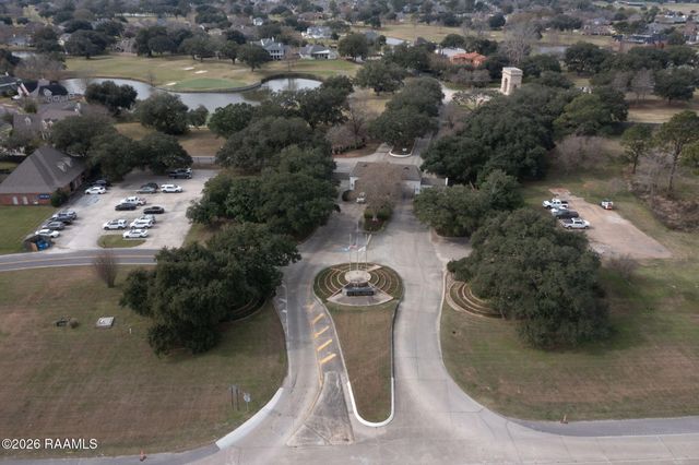 310 Shinnecock Hills Drive, Broussard, LA 70518