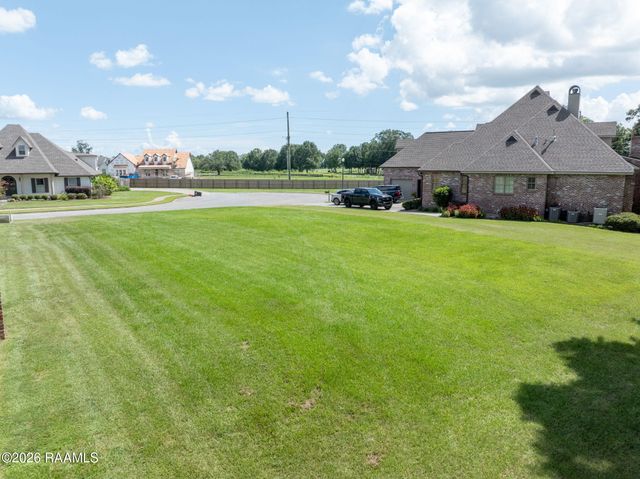 310 Shinnecock Hills Drive, Broussard, LA 70518