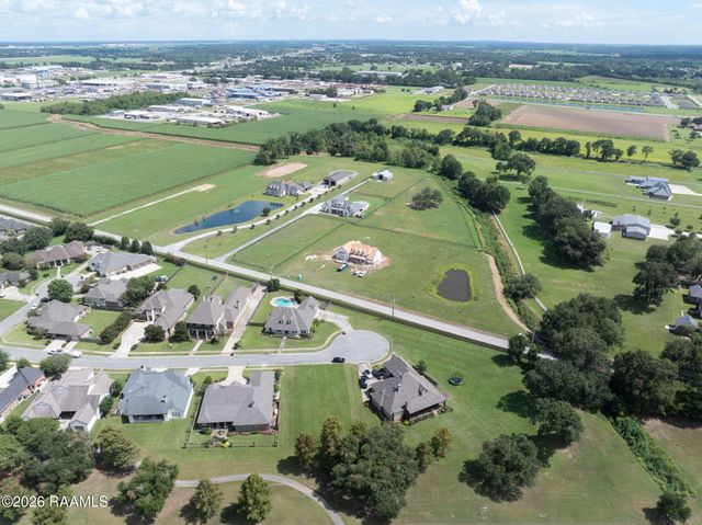310 Shinnecock Hills Drive, Broussard, LA 70518