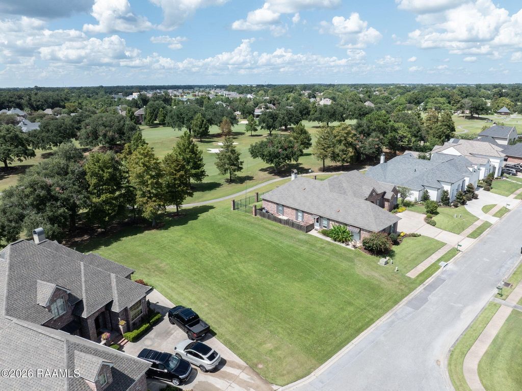 310 Shinnecock Hills Drive, Broussard, LA 70518