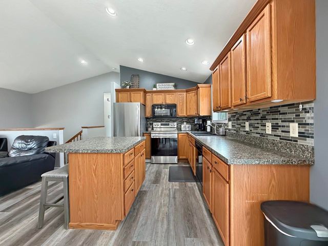 3208 11th St. SE, Minot, ND 58701