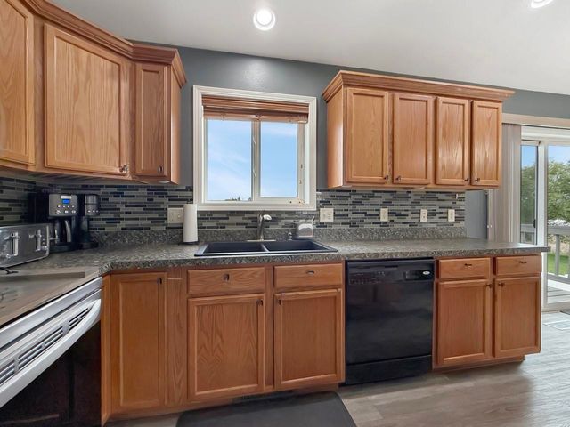 3208 11th St. SE, Minot, ND 58701