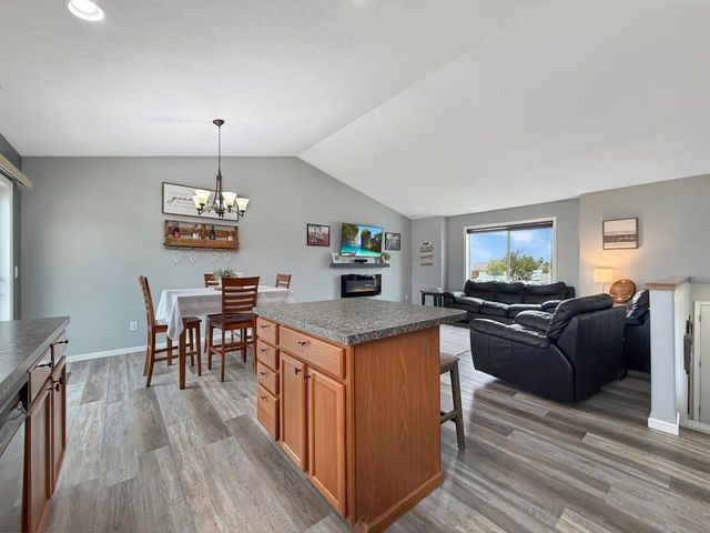 3208 11th St. SE, Minot, ND 58701