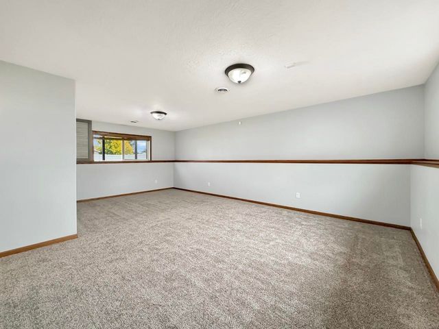 3208 11th St. SE, Minot, ND 58701