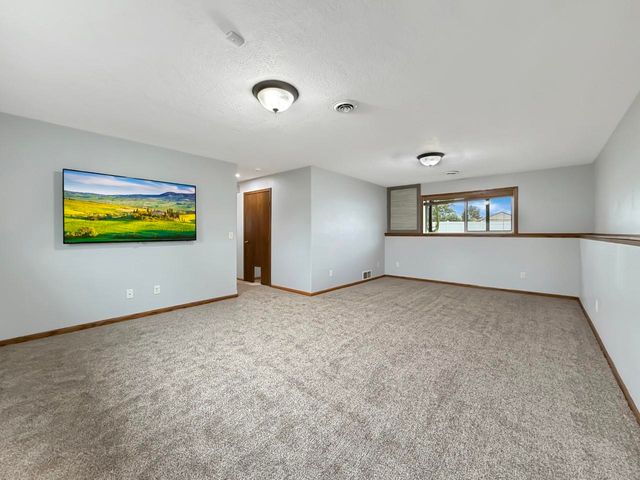 3208 11th St. SE, Minot, ND 58701