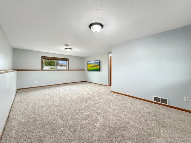 3208 11th St. SE, Minot, ND 58701