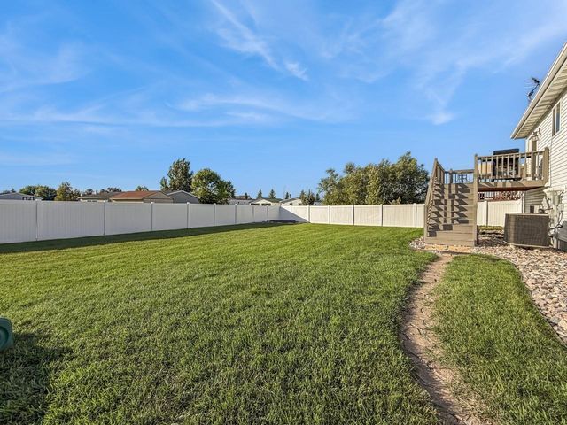 3208 11th St. SE, Minot, ND 58701