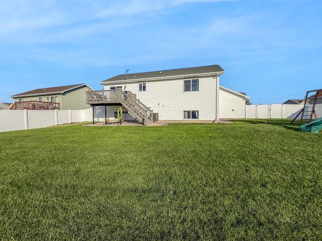 3208 11th St. SE, Minot, ND 58701