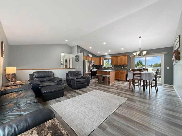 3208 11th St. SE, Minot, ND 58701