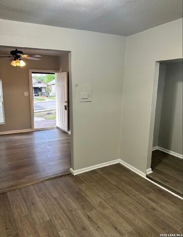 2650 E COMMERCE ST, San Antonio, TX 78203