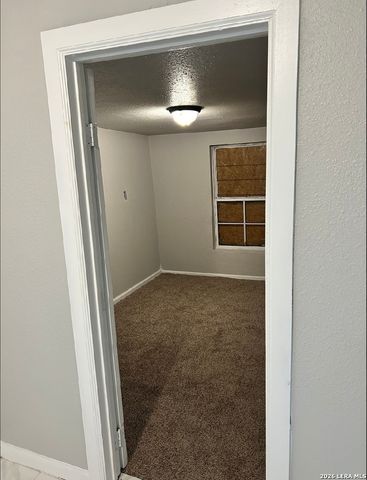 2650 E COMMERCE ST, San Antonio, TX 78203