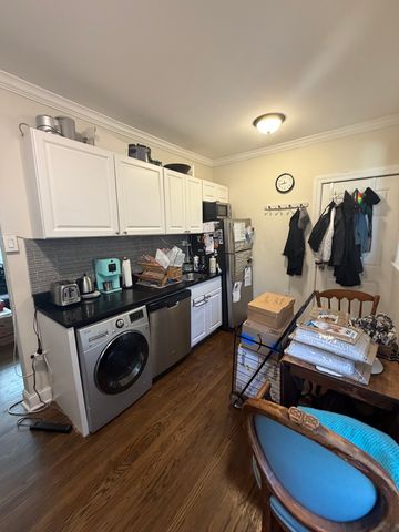648.5 W Roscoe Street 2N, Chicago, IL 60657