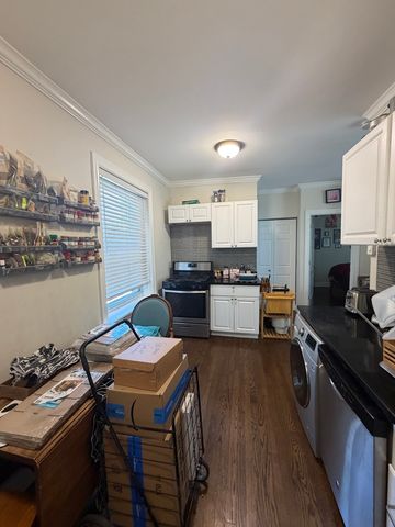 648.5 W Roscoe Street 2N, Chicago, IL 60657