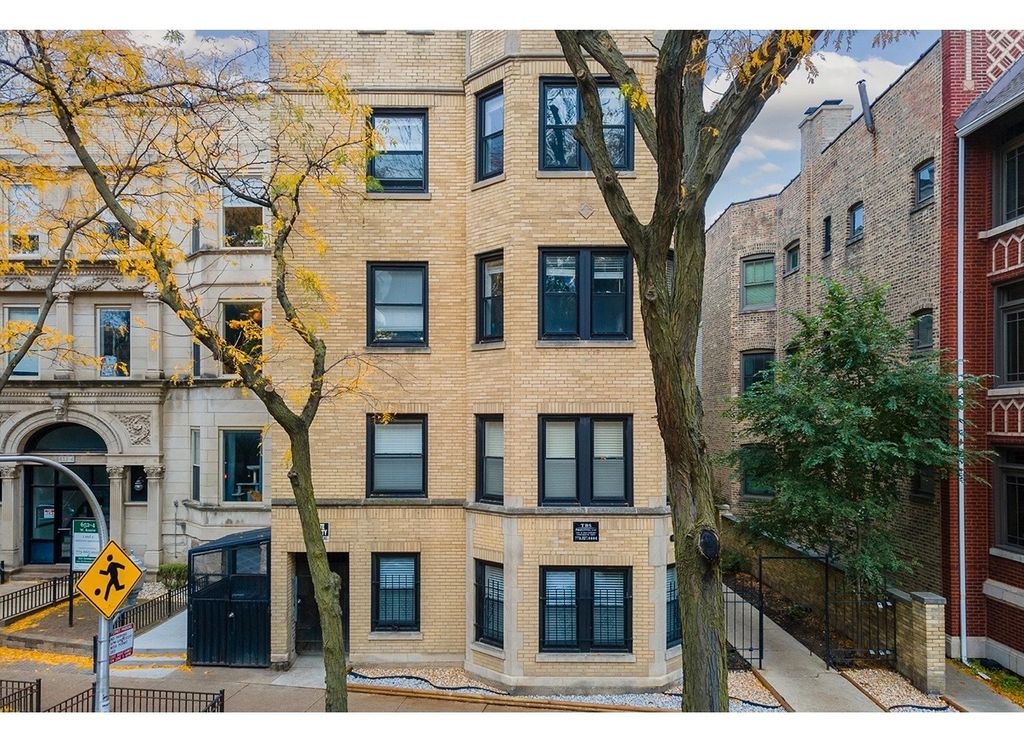 648.5 W Roscoe Street 2N, Chicago, IL 60657
