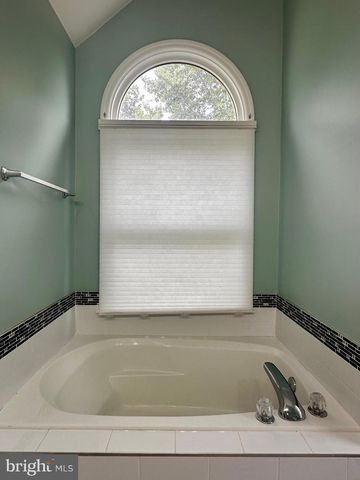 25 KNIGHT DR, Plainsboro, NJ 08536