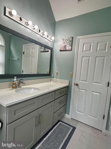 25 KNIGHT DR, Plainsboro, NJ 08536