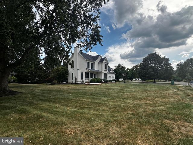 25 KNIGHT DR, Plainsboro, NJ 08536