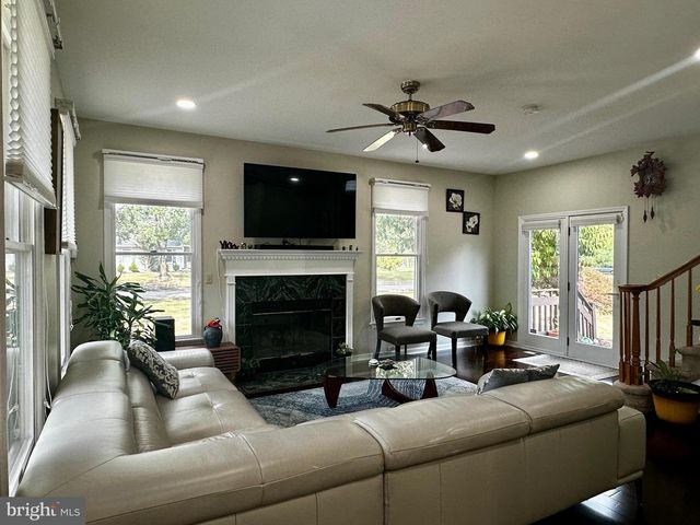 25 KNIGHT DR, Plainsboro, NJ 08536