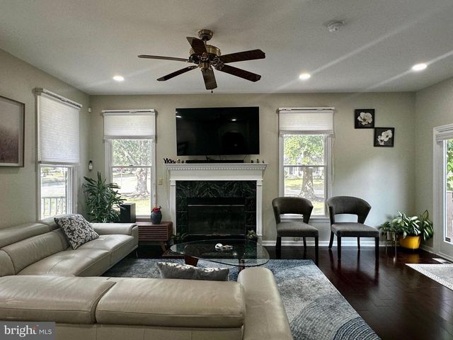 25 KNIGHT DR, Plainsboro, NJ 08536