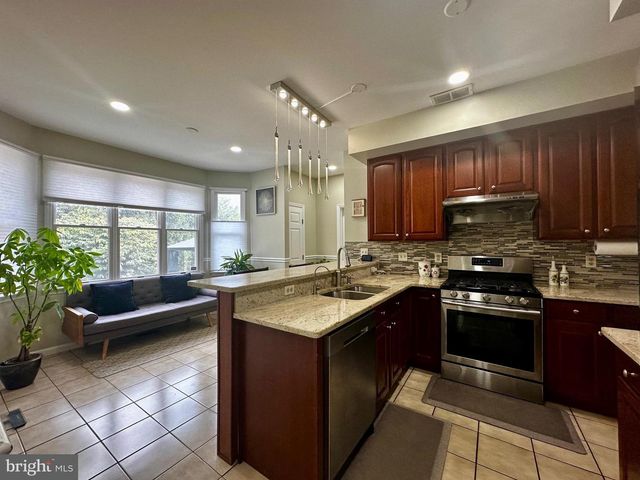 25 KNIGHT DR, Plainsboro, NJ 08536