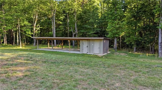 4250 Dodgetown Road, Walnut Cove, NC 27052
