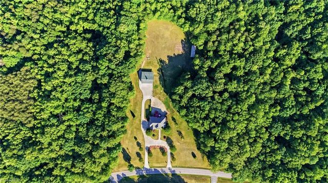 4250 Dodgetown Road, Walnut Cove, NC 27052