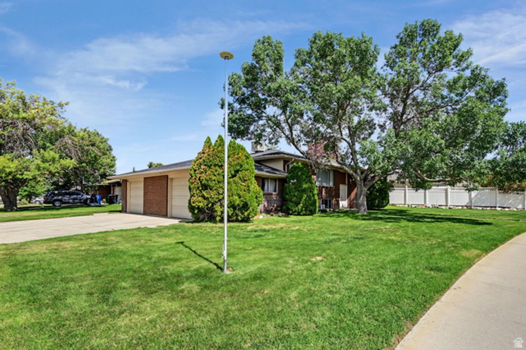 1390 W MARINWOOD AVE, Taylorsville, UT 84123