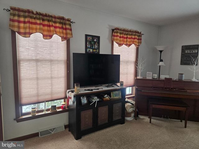 3 WHITE OAK DR, Fleetwood, PA 19522