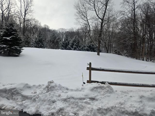 3 WHITE OAK DR, Fleetwood, PA 19522