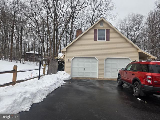 3 WHITE OAK DR, Fleetwood, PA 19522