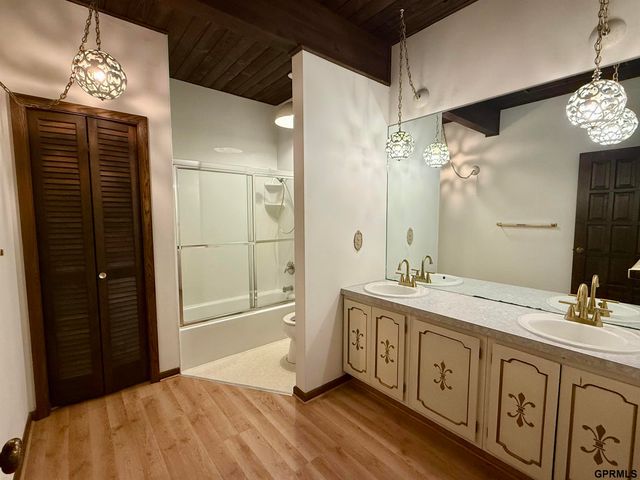 2950 Forestview Circle, Lincoln, NE 68522