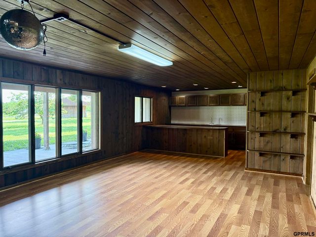 2950 Forestview Circle, Lincoln, NE 68522