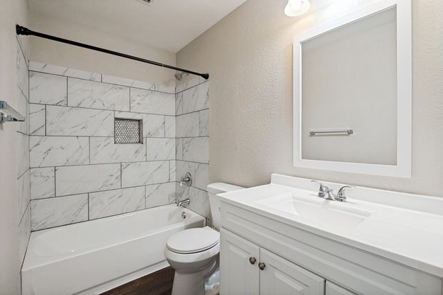 5240 Lake Grove Drive, Grand Prairie, TX 75052