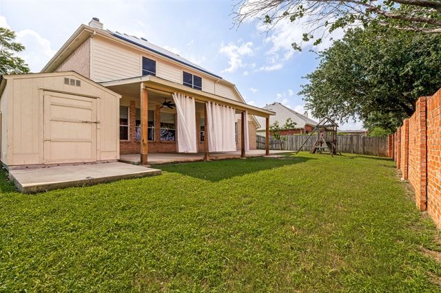 5240 Lake Grove Drive, Grand Prairie, TX 75052