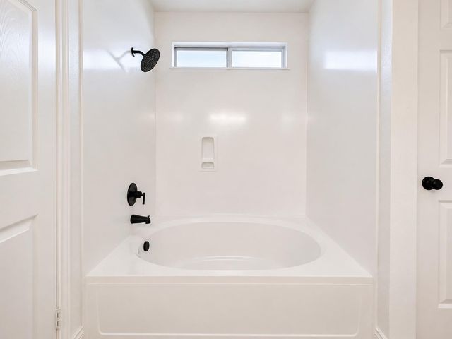 906 W South ST, Leander, TX 78641
