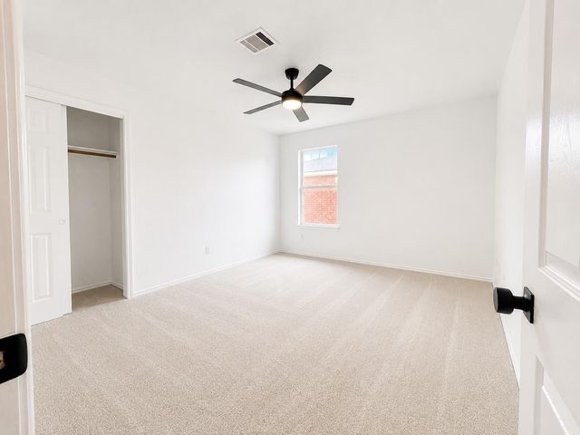 906 W South ST, Leander, TX 78641