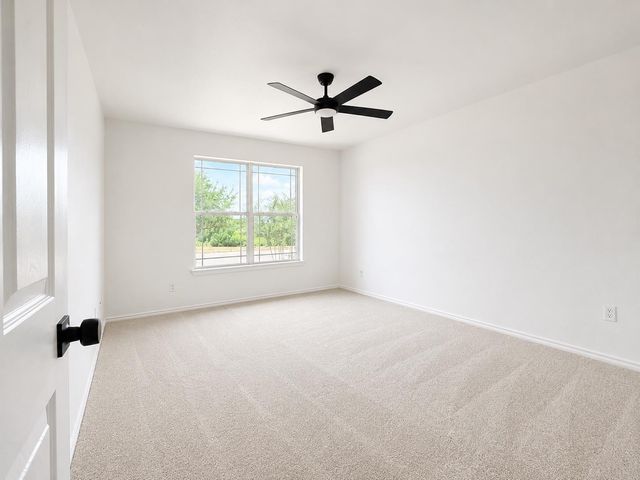 906 W South ST, Leander, TX 78641