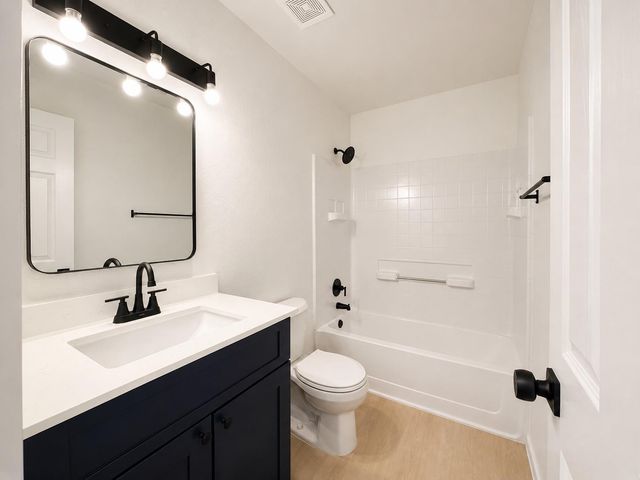 906 W South ST, Leander, TX 78641