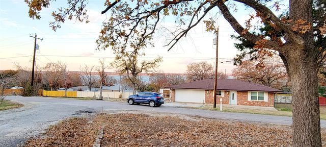 1963 Hillcrest Circle, Gordonville, TX 76245