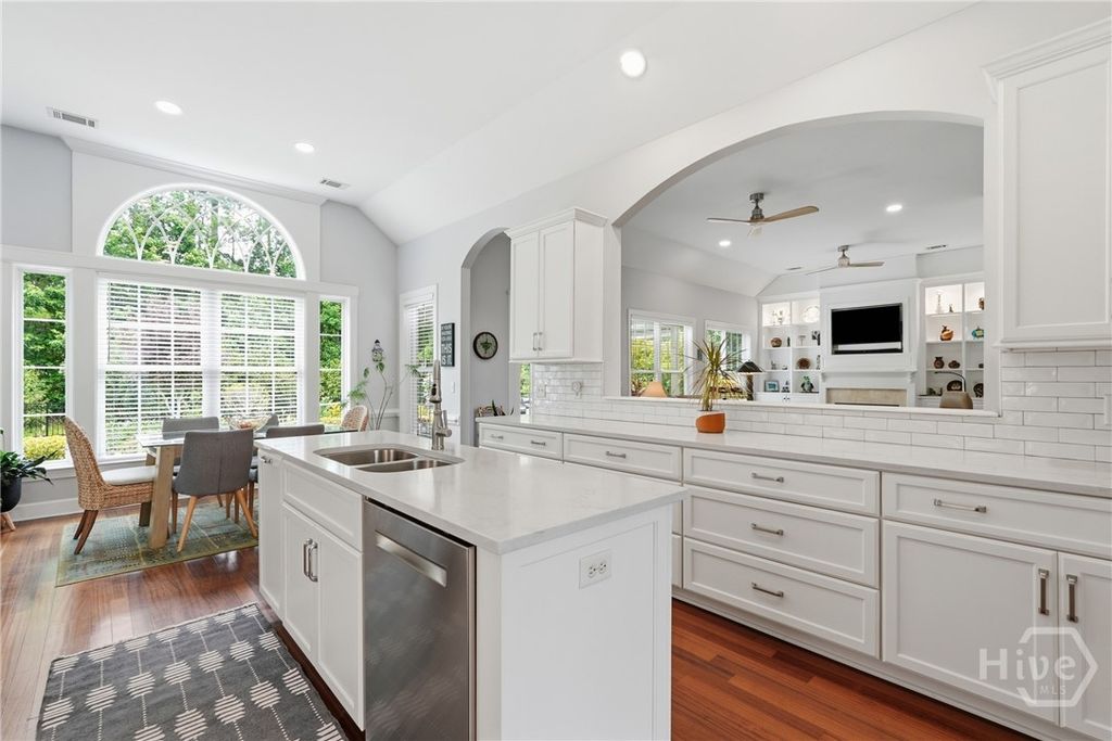 Image 13 of property listing at 33 Lake Heron Court W, Pooler, GA 31322