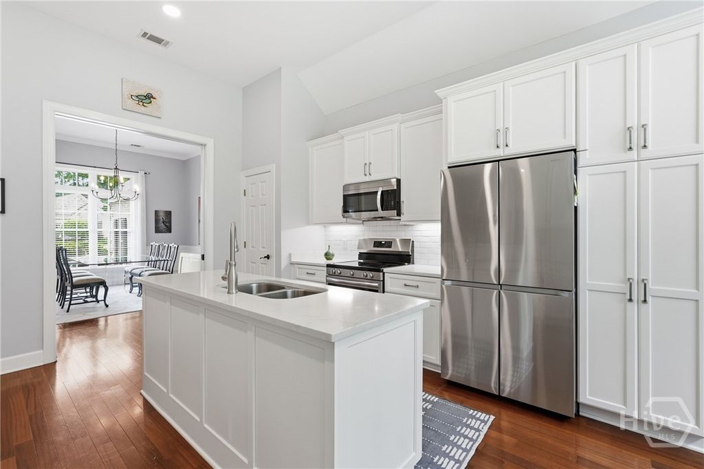 Image 15 of property listing at 33 Lake Heron Court W, Pooler, GA 31322