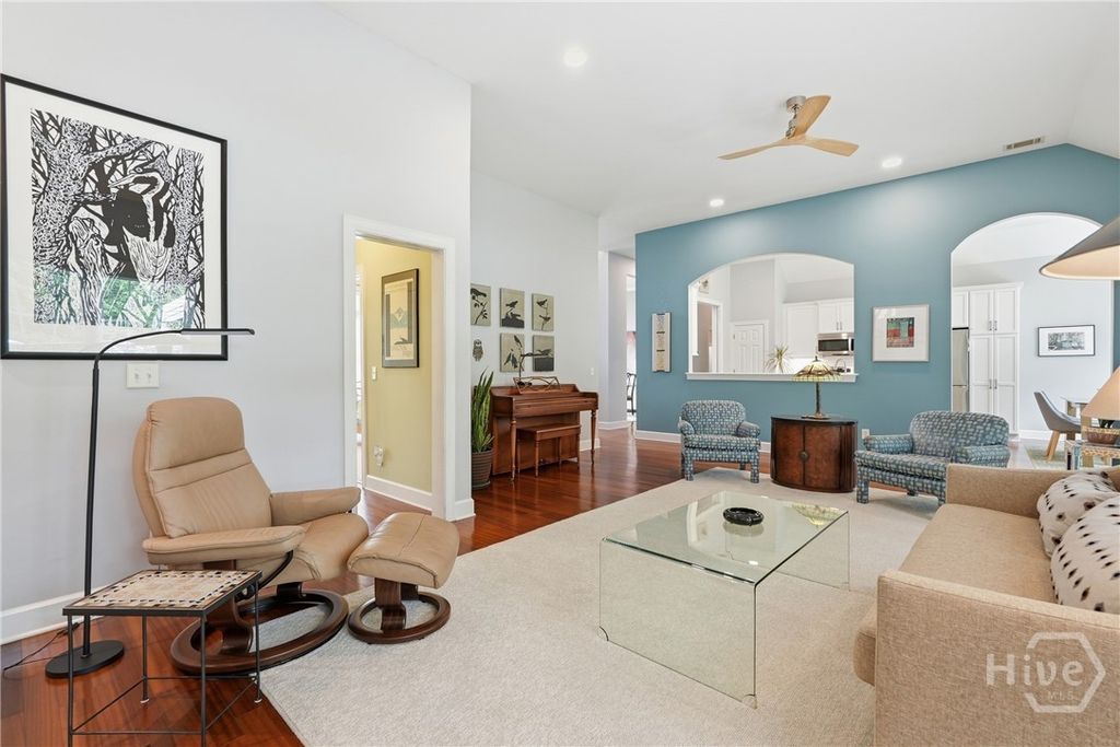 Image 21 of property listing at 33 Lake Heron Court W, Pooler, GA 31322