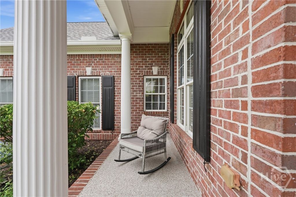 Image 7 of property listing at 33 Lake Heron Court W, Pooler, GA 31322