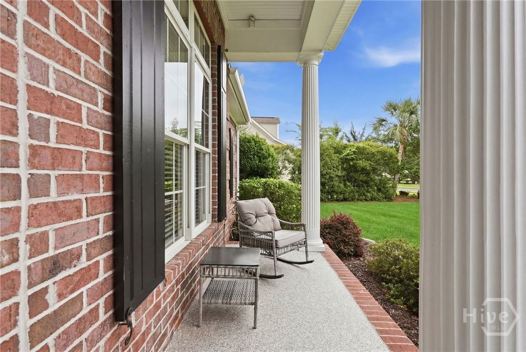 Image 8 of property listing at 33 Lake Heron Court W, Pooler, GA 31322