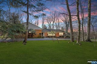32 Litchfield Way, Alpine, NJ 07620