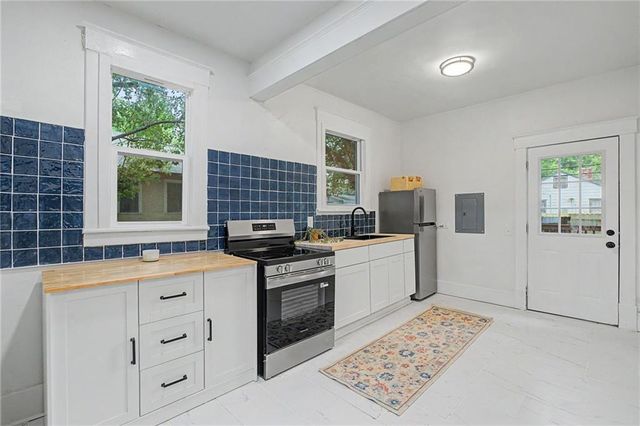 812 E 33rd Street, Savannah, GA 31401