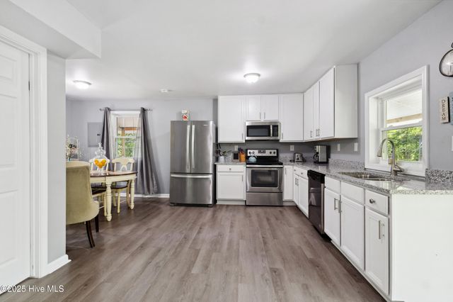 975 River Bend Drive, Burgaw, NC 28425