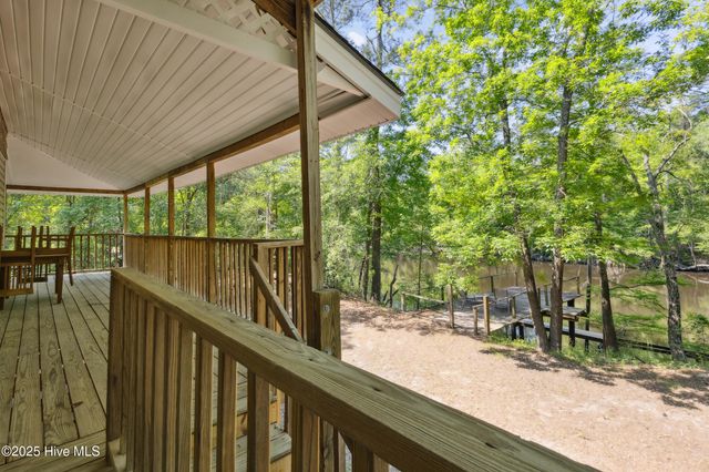 975 River Bend Drive, Burgaw, NC 28425