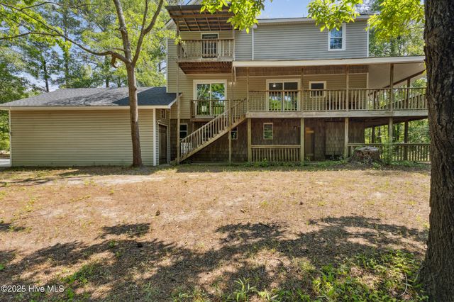 975 River Bend Drive, Burgaw, NC 28425