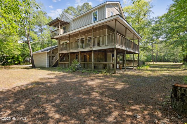 975 River Bend Drive, Burgaw, NC 28425